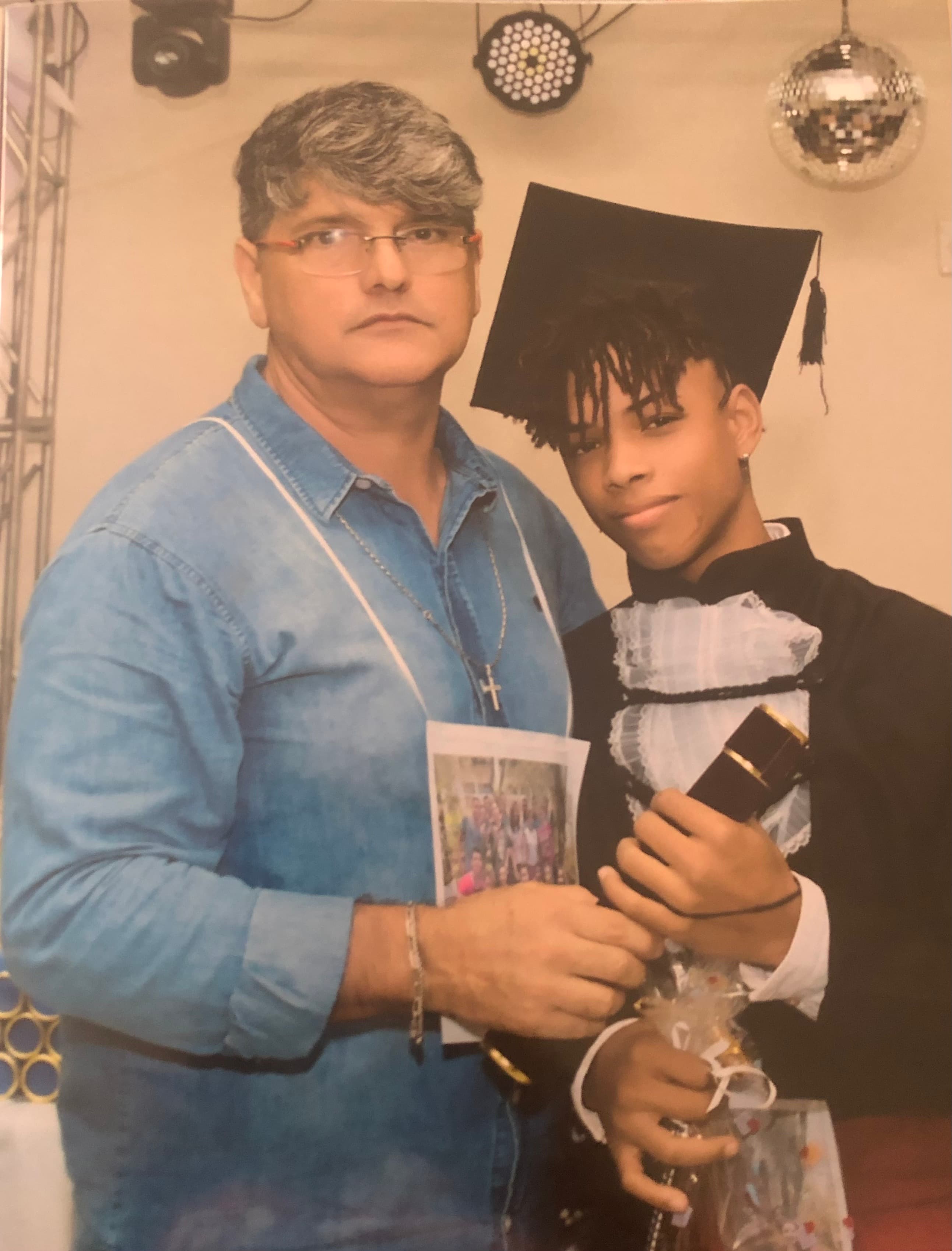 Receiving the book and graduation diploma from teacher Paulo Bernardo